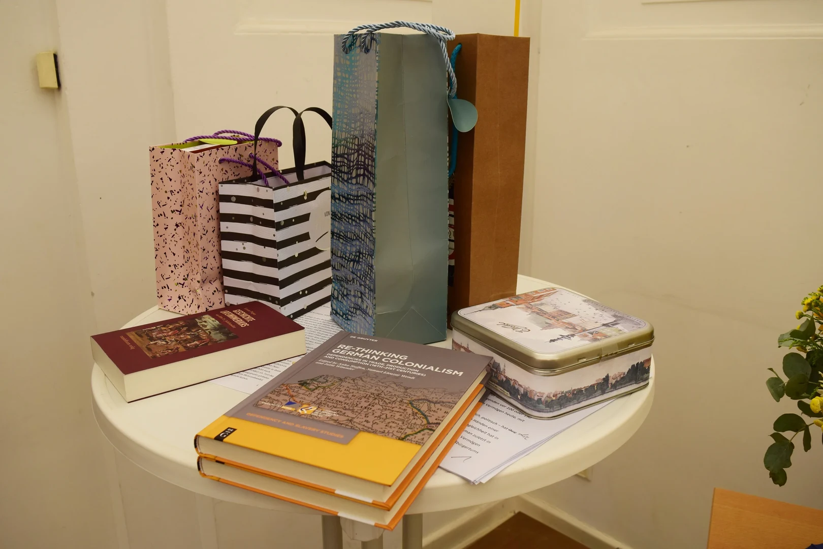 Farewell gifts for Klaus Weber - among them volume 30 of the DSS series.
