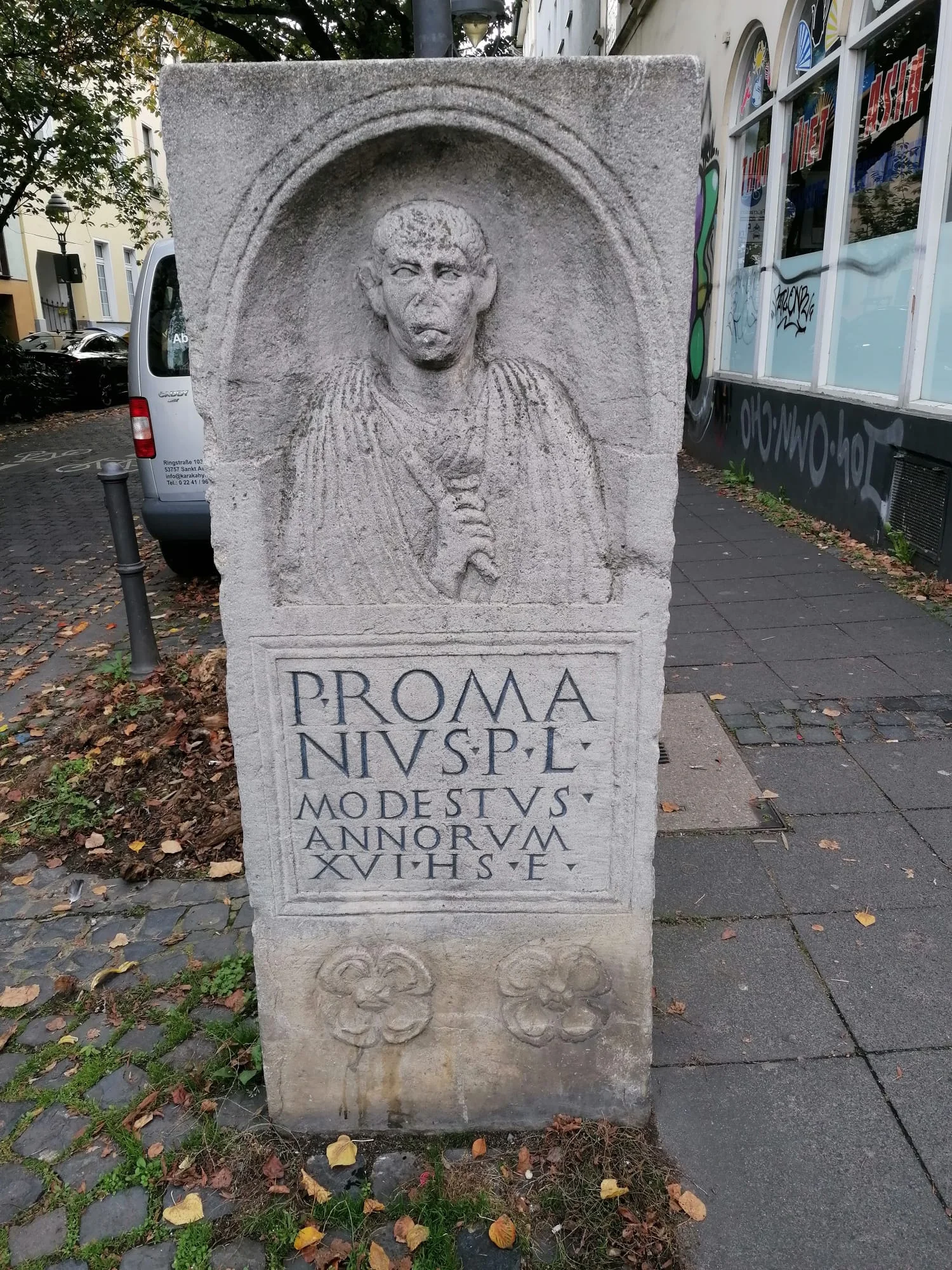 Heerstraße Tombstone.jpeg