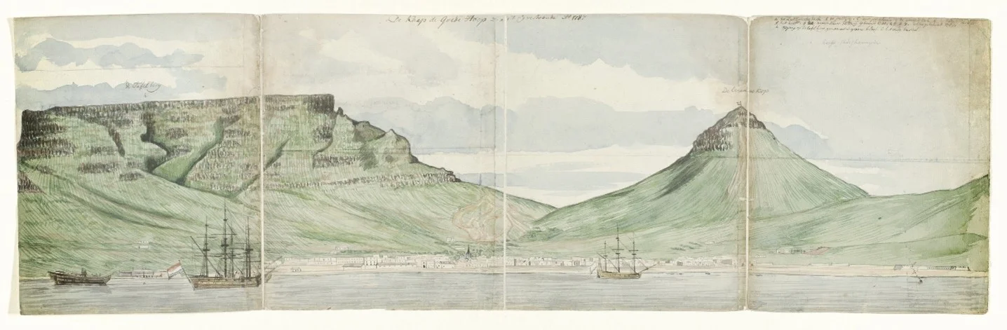 De Tafelberg en Kaapstad gezien vanaf de zee